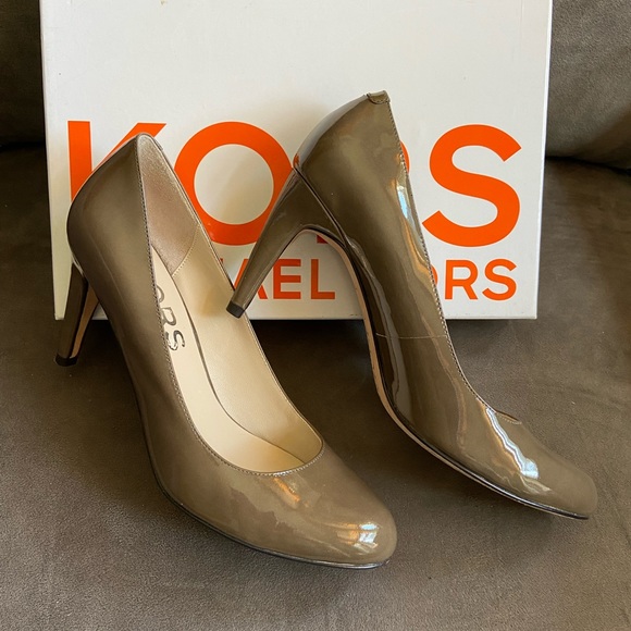 KORS Michael Kors Shoes - Michael Kors patent leather pump. Size 7